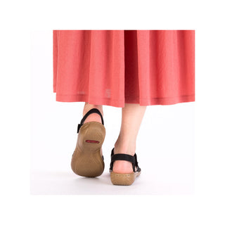 Hendricks 608 - Black